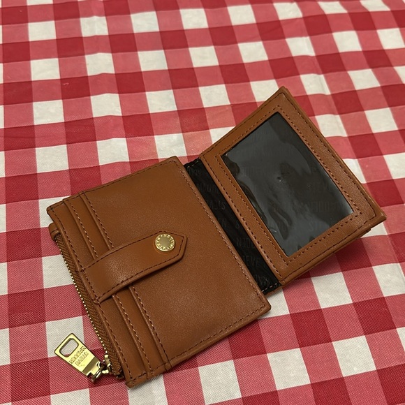 Like New- Steve Madden small Wallet - Picture 4 of 4